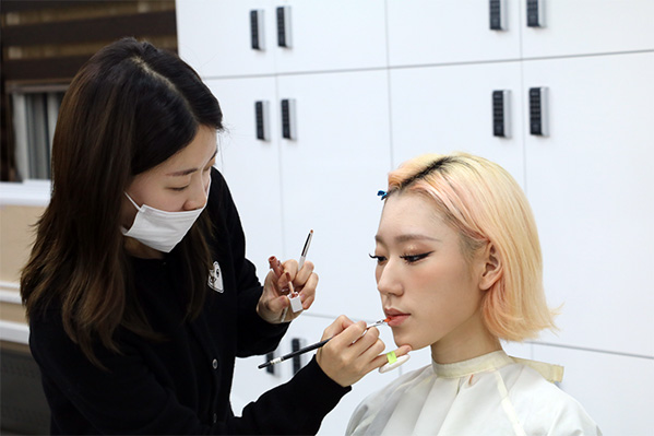 韓国ビューティー&ファッションを学ぶ 大村美容ファッション専門学校